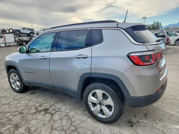 3C4NJDBB7JT366731 2018 JEEP COMPASS - Image 2