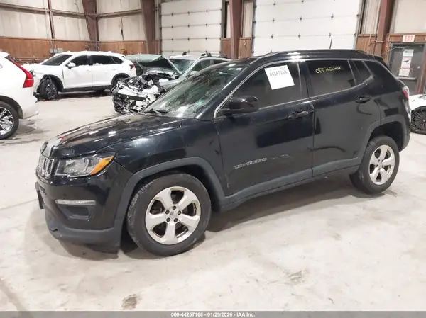 3C4NJDBB7JT373243 2018 JEEP COMPASS - Image 2