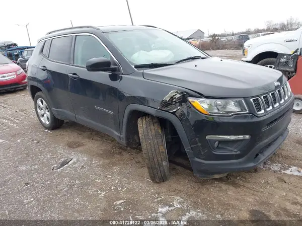 3C4NJDBB7JT373582 2018 JEEP COMPASS - Image 1