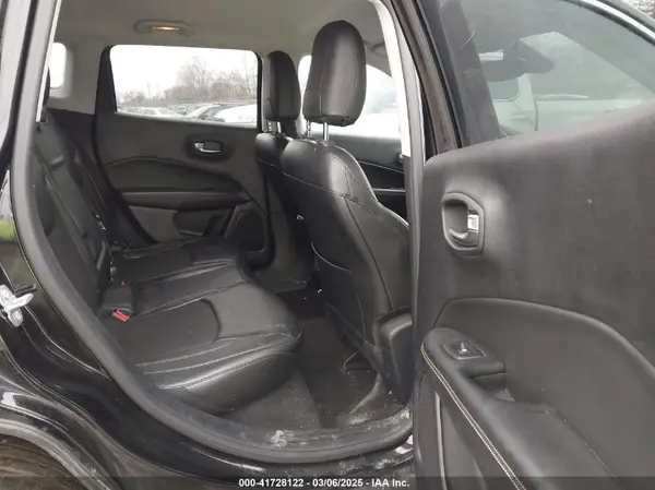 3C4NJDBB7JT373582 2018 JEEP COMPASS - Image 8