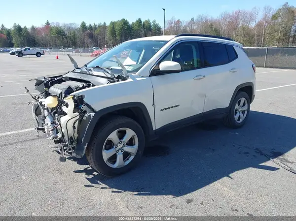 3C4NJDBB7JT393010 2018 JEEP COMPASS - Image 2