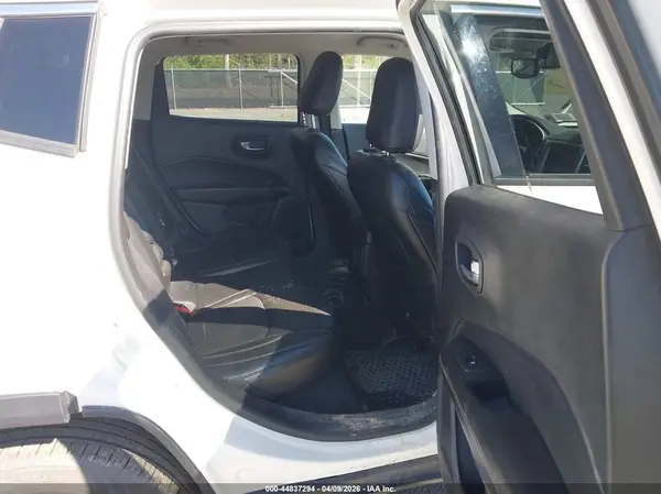 3C4NJDBB7JT393010 2018 JEEP COMPASS - Image 8