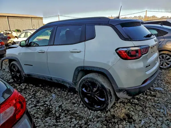 3C4NJDBB7JT395985 2018 JEEP COMPASS - Image 2