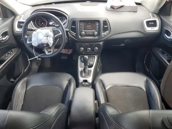 3C4NJDBB7JT399213 2018 JEEP COMPASS - Image 8