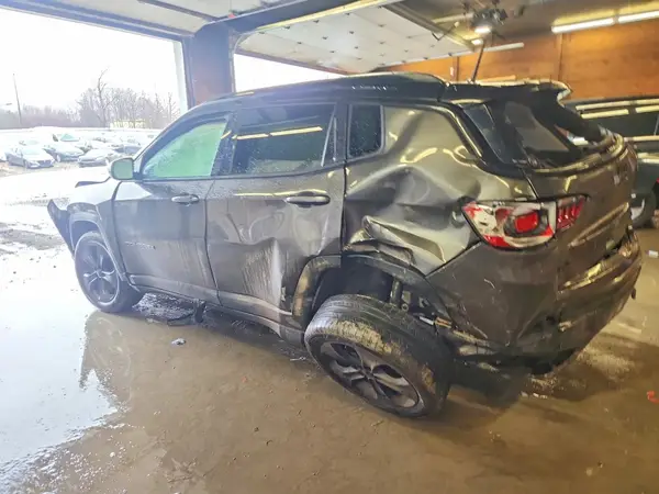 3C4NJDBB7JT400215 2018 JEEP COMPASS - Image 2