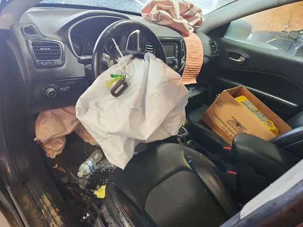 3C4NJDBB7JT400215 2018 JEEP COMPASS - Image 8