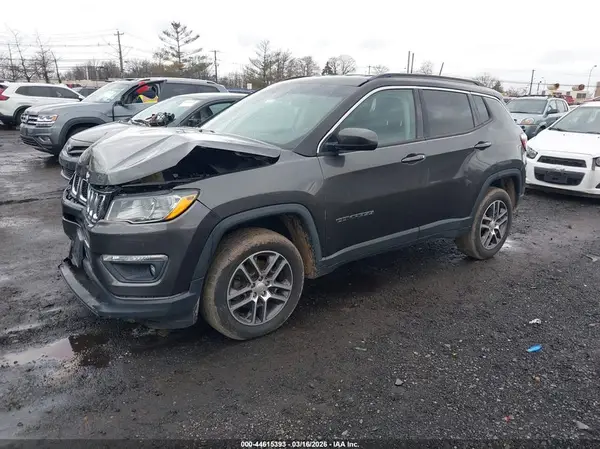 3C4NJDBB7JT401946 2018 JEEP COMPASS - Image 2