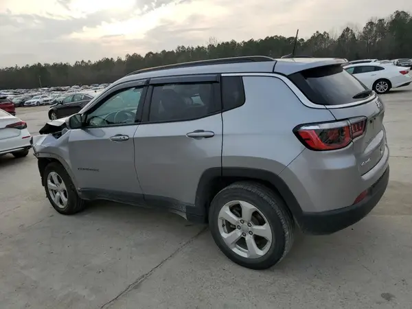 3C4NJDBB7JT423901 2018 JEEP COMPASS - Image 2