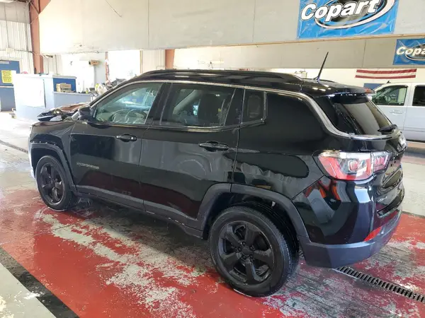 3C4NJDBB7JT435157 2018 JEEP COMPASS - Image 2