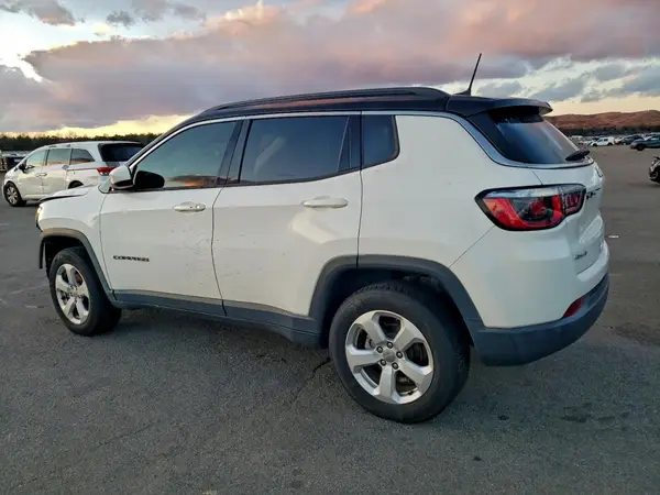 3C4NJDBB7JT435398 2018 JEEP COMPASS - Image 2