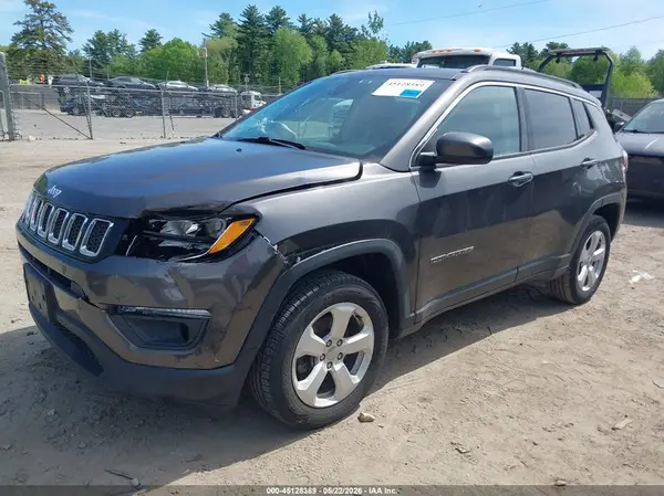 3C4NJDBB7JT435689 2018 JEEP COMPASS - Image 2