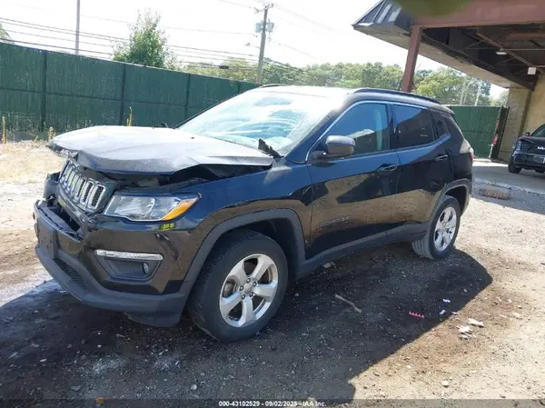 3C4NJDBB7JT435935 2018 JEEP COMPASS - Image 2