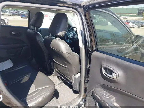 3C4NJDBB7JT435935 2018 JEEP COMPASS - Image 8