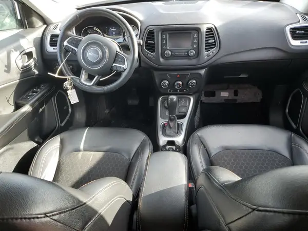 3C4NJDBB7JT436938 2018 JEEP COMPASS - Image 8