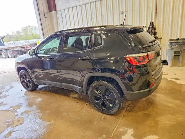 3C4NJDBB7JT453903 2018 JEEP COMPASS - Image 2