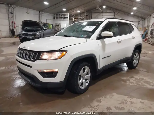 3C4NJDBB7JT455568 2018 JEEP COMPASS - Image 2