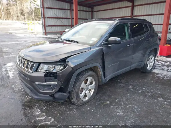 3C4NJDBB7JT458003 2018 JEEP COMPASS - Image 2