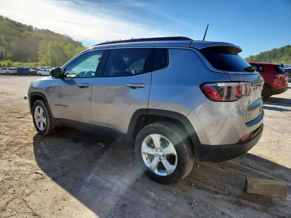 3C4NJDBB7JT479451 2018 JEEP COMPASS - Image 2