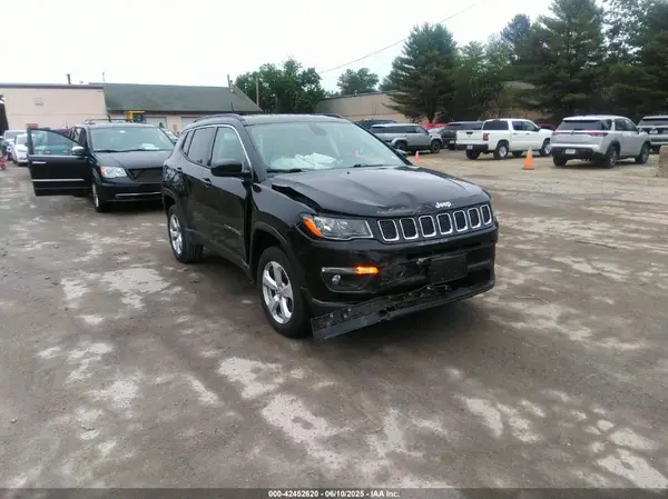 3C4NJDBB7JT483015 2018 JEEP COMPASS - Image 1