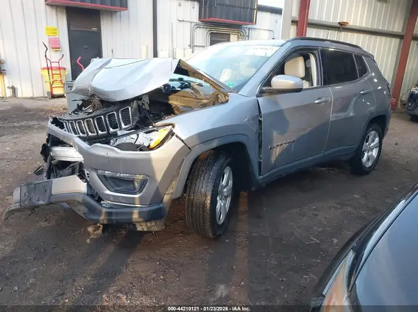 3C4NJDBB7JT483869 2018 JEEP COMPASS - Image 2