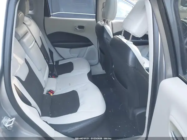 3C4NJDBB7JT483869 2018 JEEP COMPASS - Image 8