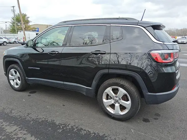 3C4NJDBB7KT670515 2019 JEEP COMPASS - Image 2
