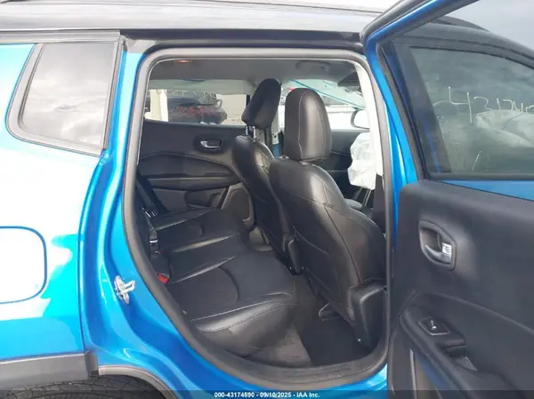3C4NJDBB7KT672622 2019 JEEP COMPASS - Image 8