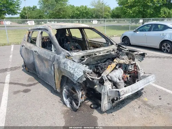 3C4NJDBB7KT686116 2019 JEEP COMPASS - Image 1