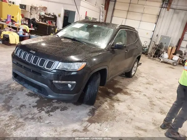 3C4NJDBB7KT768136 2019 JEEP COMPASS - Image 2