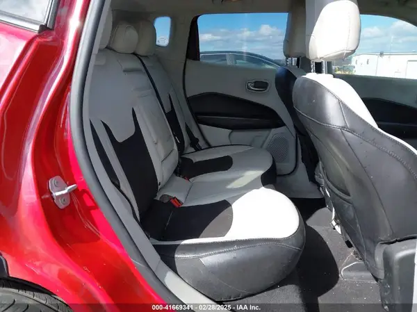 3C4NJDBB7KT828772 2019 JEEP COMPASS - Image 8