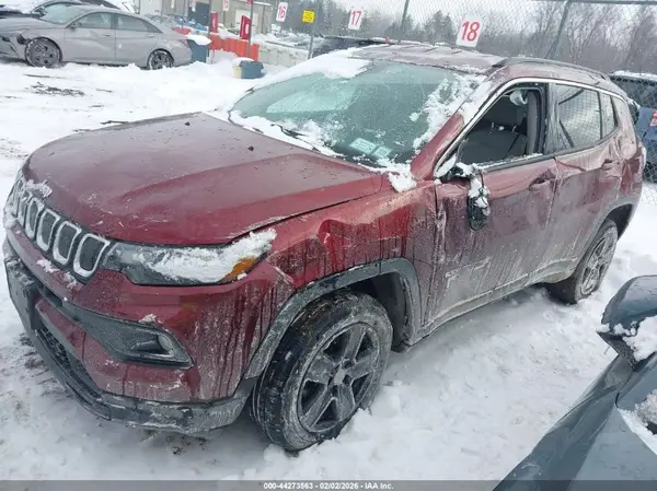 3C4NJDBB7NT102432 2022 JEEP COMPASS - Image 2