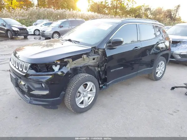 3C4NJDBB7NT114645 2022 JEEP COMPASS - Image 2