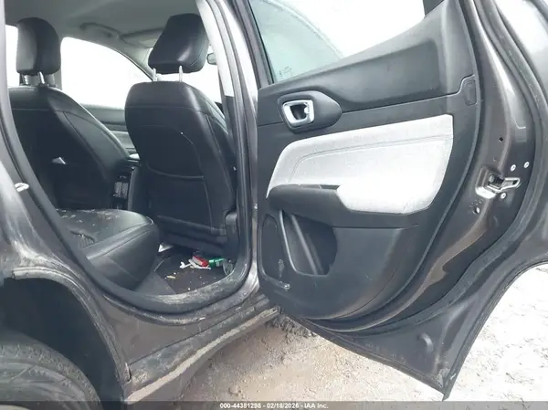 3C4NJDBB7NT121126 2022 JEEP COMPASS - Image 8