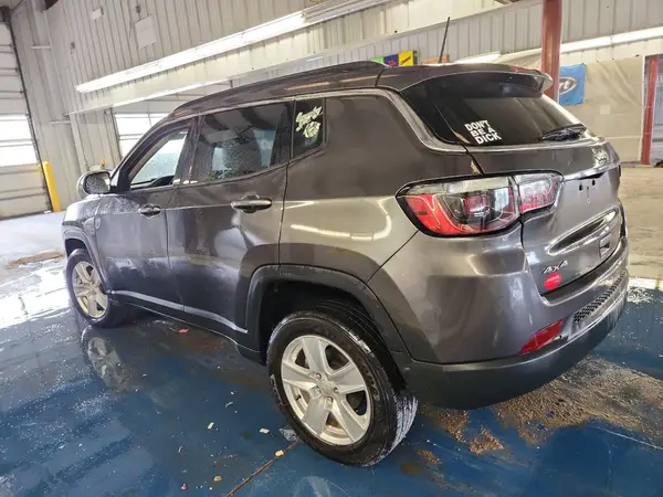 3C4NJDBB7NT123376 2022 JEEP COMPASS - Image 2