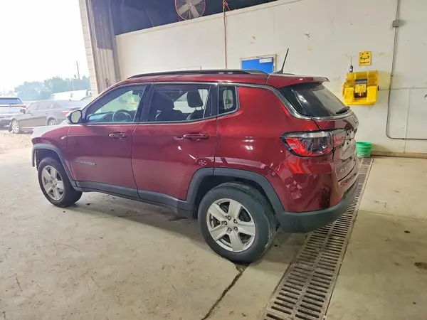 3C4NJDBB7NT124060 2022 JEEP COMPASS - Image 2