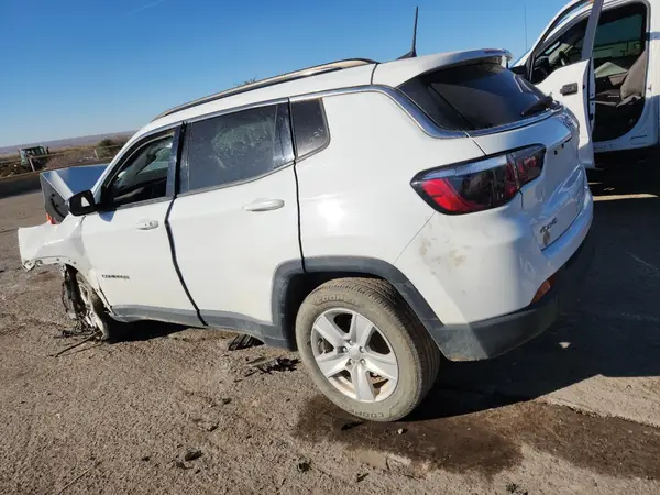 3C4NJDBB7NT152134 2022 JEEP COMPASS - Image 2