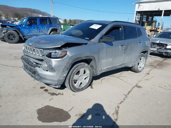 3C4NJDBB7NT152876 2022 JEEP COMPASS - Image 2