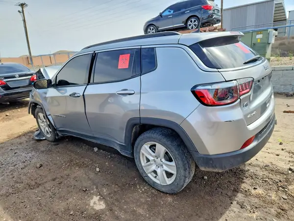 3C4NJDBB7NT165739 2022 JEEP COMPASS - Image 2