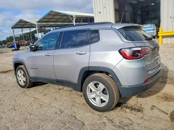 3C4NJDBB7NT180645 2022 JEEP COMPASS - Image 2