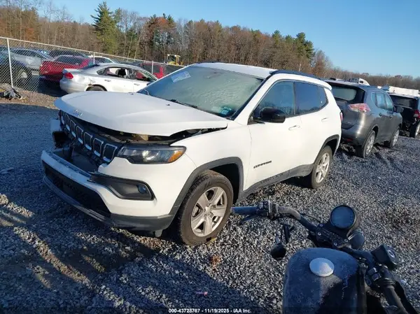 3C4NJDBB7NT209173 2022 JEEP COMPASS - Image 2