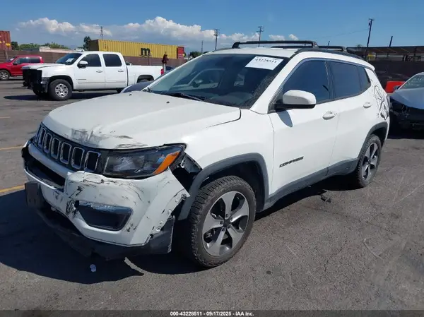 3C4NJDBB8HT666563 2017 JEEP COMPASS - Image 2