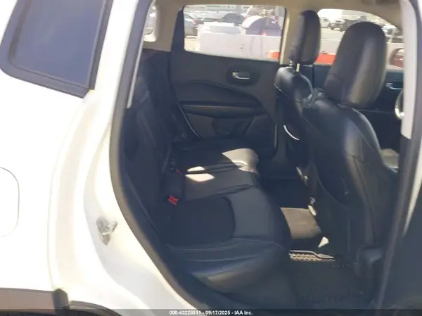 3C4NJDBB8HT666563 2017 JEEP COMPASS - Image 8
