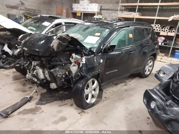 3C4NJDBB8HT679927 2017 JEEP COMPASS - Image 2