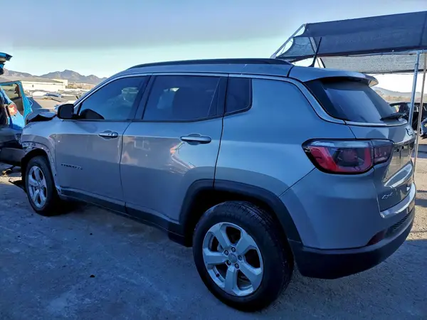 3C4NJDBB8HT680172 2017 JEEP COMPASS - Image 2