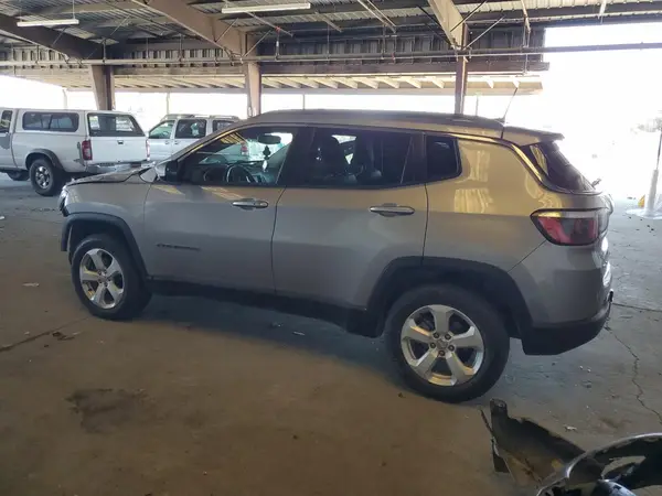 3C4NJDBB8JT103292 2018 JEEP COMPASS - Image 2