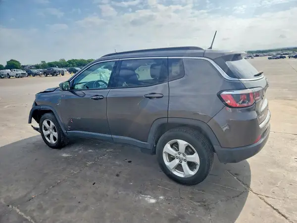 3C4NJDBB8JT103342 2018 JEEP COMPASS - Image 2