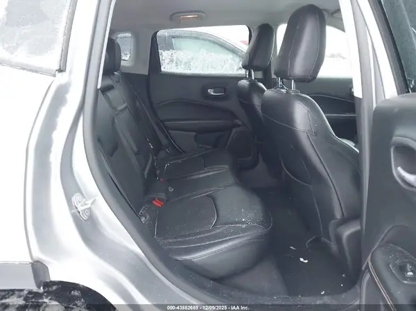 3C4NJDBB8JT112039 2018 JEEP COMPASS - Image 8