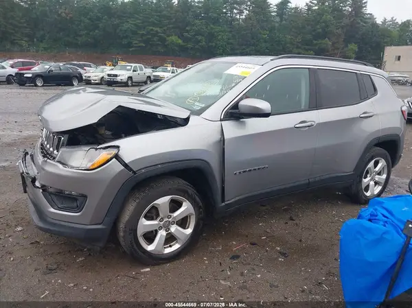 3C4NJDBB8JT113420 2018 JEEP COMPASS - Image 2