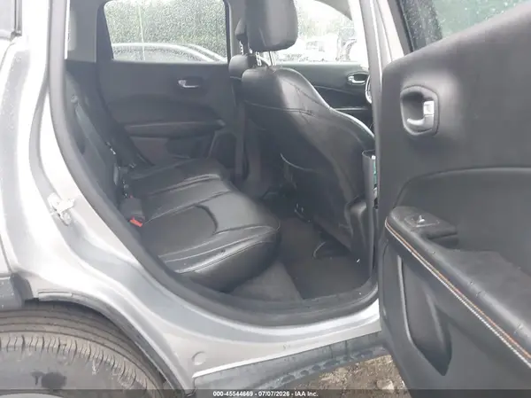 3C4NJDBB8JT113420 2018 JEEP COMPASS - Image 8
