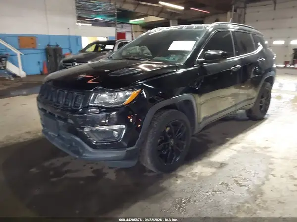 3C4NJDBB8JT116155 2018 JEEP COMPASS - Image 2